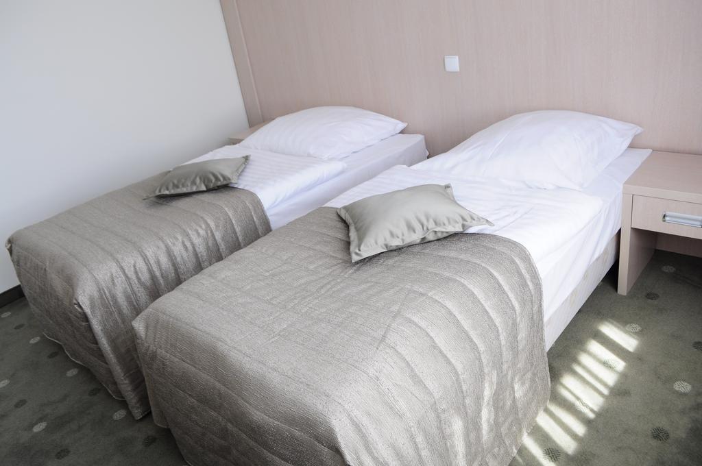 Hotel Cieplice Medi & Spa Jelenia Góra Habitación foto